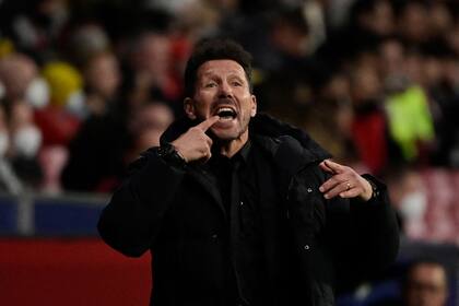 Simeone se desespera dando indicaciones
