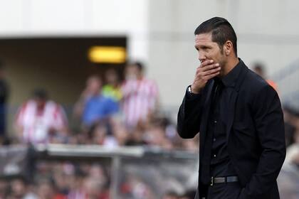 Simeone sigue atento el encuentro ante Málaga