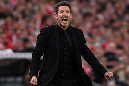 Simeone sufrió y festejó en el final el triunfo del Atlético de Madrid en Bilbao