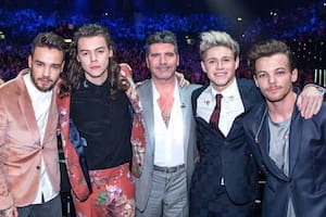 Simon Cowell junto a cuatro de los One Direction (Foto: Instagram @onedirection)