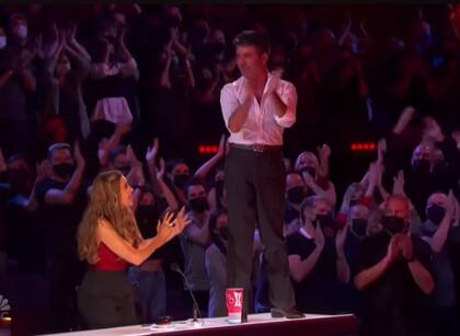 Simon Cowell ovacionó a Aidan Bryant en su acto de AGT de 2021