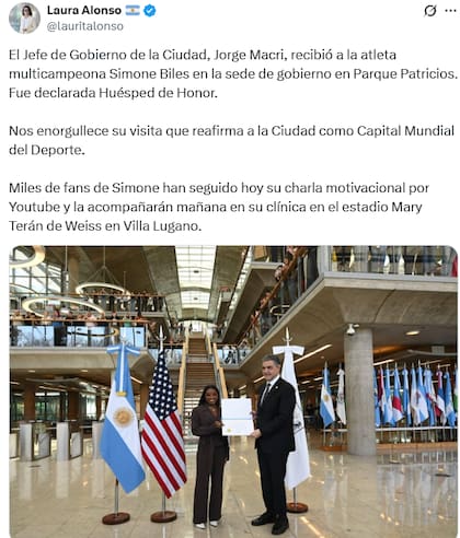 Simone Biles junto a Jorge Macri