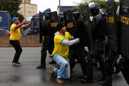 Simpatizantes bolsonaristas se manifestaron nuevamente este miércoles en Brasil, aunque el número de bloqueos disminuyó, tras el anuncio de que Jair Bolsonaro autorizó la transición a un nuevo gobierno de Luiz Inácio Lula da Silva.