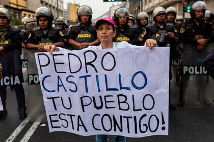 Simpatizantes de Castillo marchan en Lima