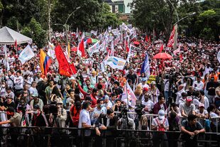 Simpatizantes de Gustavo Petro durante un acto de campaña en Medellín