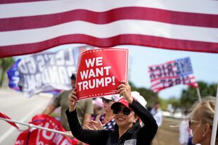 Simpatizantes de Trump se manifiestan frente a su mansión en Florida