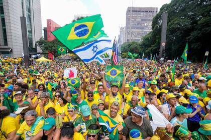 Simpatizantes del expresidente brasileño Jair Bolsonaro se congregan para manifestarle su apoyo el domingo 25 de febrero de 2024, en San Pablo. (AP Foto/André Penner)