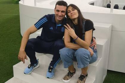 "Simplemente gracias, Eli" fue la dedicatoria de Scaloni a su esposa tras consagrarse campeón del mundo con la selección argentina