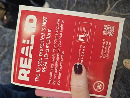 "Simplemente me entregaron un papel": una usuaria de Reddit contó cómo fue su abordaje a un avión sin Real ID