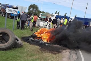 Pidieron la intervención de la policía para que puedan circular los camiones con granos
