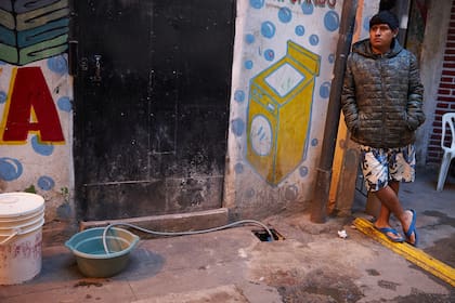 En estos momentos, todo el barrio se encuentra sin agua desde hace varios días