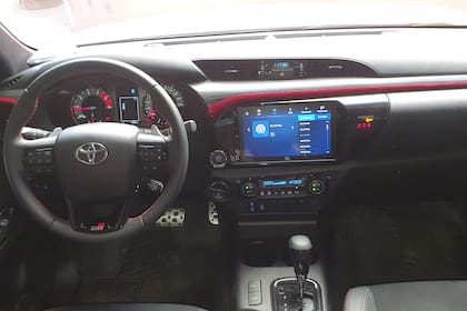 Sin cambios. El interior no fue modificado en esta evolución de la Toyota Hilux GR-Sport