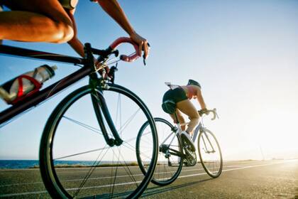 Sin duda el ciclismo es un gran ejercicio, pero si estás pensando en tus huesos quizás necesites complementarlo con otros.