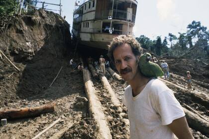Sin efectos especiales y con un equipo que soportó las inclemencias del tiempo y de la selva, Herzog llegó adelante su gran película Fitzcarraldo (1982).
