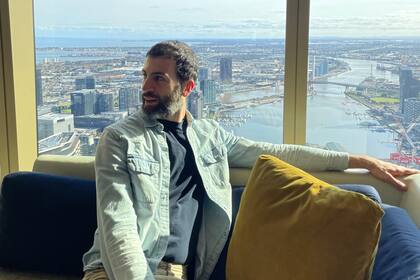 "Sin ese trabajo no creo que hubiese sobrevivido. Tuve compañeros de todo el mundo, me abrió la cabeza y empecé a entender ese lugar en la Tierra y a descubrir la puerta hacia Asia”.