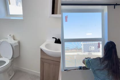 Sin experiencia previa en construcción, la pareja aprendió sobre la marcha y enfrentó decisiones técnicas mientras avanzaba la obra