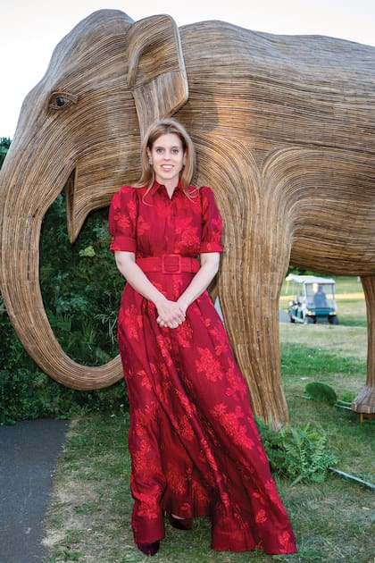 Sin la compañía de su marido Edoardo Mapelli Mozzi, Beatriz dijo presente en la nueva gala con un diseño de Henrietta con brocado en rojo que resaltaba su silueta.