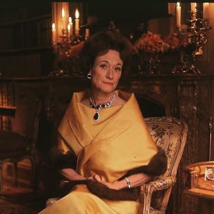 Sin la protección de su marido, la duquesa de Windsor dependía de los manejos de sus apoderados para mantener su estilo de vida. Así posaba para Horts