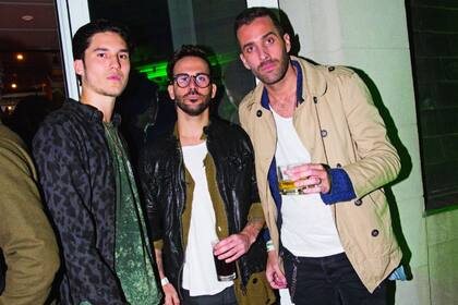 Sin novia, el hijo de Marcelo y Paula Robles fue a la apertura de un roof bar y se mantuvo cerca de Nacho Lecouna y Tutti Diez