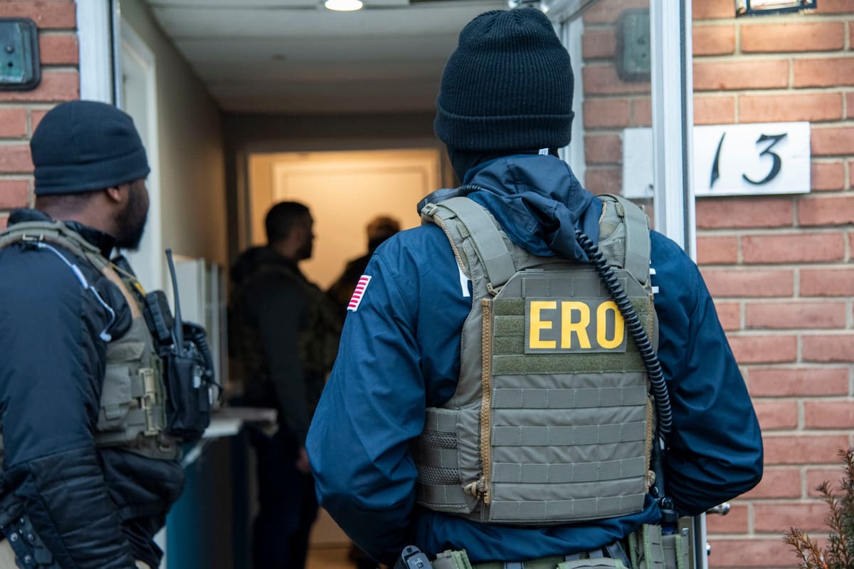 Casos em que o ICE pode entrar em uma casa sem mandado, de acordo com documento interno vazado