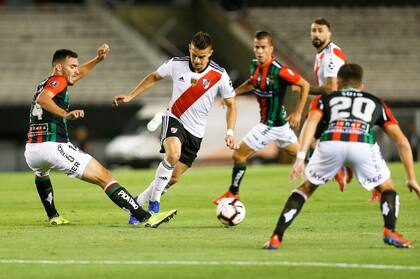 Sin público, River recibió a Palestino