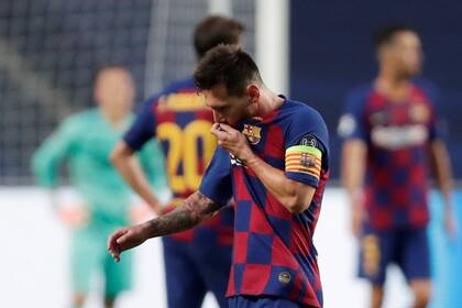 Sin respuestas: Messi no gravitó en la estrepitosa eliminación de Barcelona en la Champions