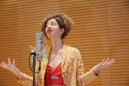 "Sin ser yo una pop star que vive de gira, igual me despierto a las 4:30 de la mañana con alarmas mentales y preocupaciones de cosas que podría estar haciendo para que me vaya mejor en la música", sostiene