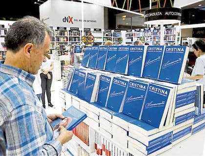 "Sinceramente", el libro de CFK, se convirtió en uno de los mayores éxitos editoriales de la Argentina de los últimos años, con casi 400.000 ejemplares vendidos