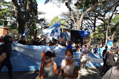 Sindicalistas rodearon el acceso a la quinta de Olivos