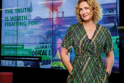 Sinead Boucher: "Las piezas que siempre me llaman la atención son las que son muy fieles al papel que debe desempeñar el periodismo en tiempos de crisis extrema: responsabilizar a nuestras autoridades por las decisiones que tomaron y no aceptar la retórica o la política"