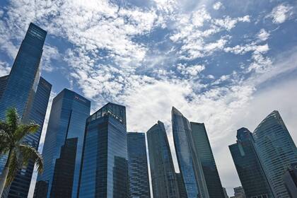 Singapur anuncia el cierre de empresas y escuelas