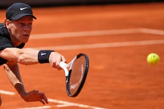 Sinner rompe récord de Djokovic con 32 victorias seguidas en un Masters al avanzar a semis en Roma