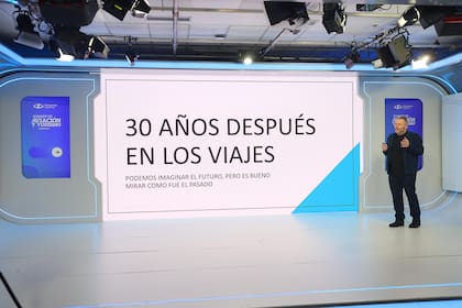 Sir Chandler mostró un video sobre cómo fue su viaje en avión en 1995