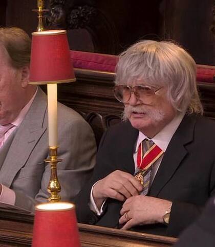 Sir Karl Jenkins, el hombre al que algunos usuarios de Twitter identificaron como Meghan Markle disfrazada