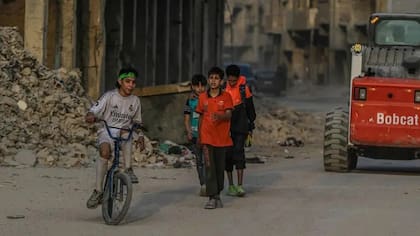 Siria sigue en ruinas. En ciudades y pueblos, mucha gente vive en edificios precarios, destrozados por la guerra