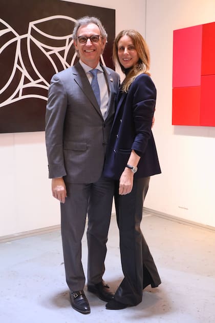 Siro Enrico Beltrametti, ministro de la embajada de Suiza, y su esposa Silvia Raimondi