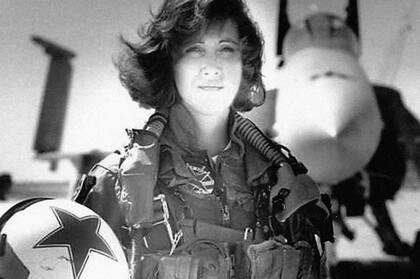 Sirvió en la marina durante 10 años, hasta alcanzar el rango de capitana; ahora vive en San Antonio con su esposo y sus dos hijos