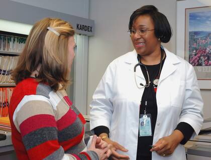 Sistema de interpretación en acción: médicos y pacientes se comunican sin barreras lingüísticas en un hospital de Virginia (Imagen de unsplash.com)