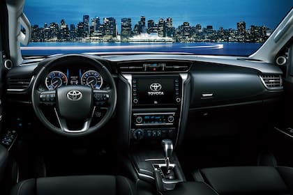 Sistema de sonido JBL, conectividad y multimedia con pantalla táctil de 8 pulgadas