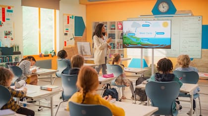 Sistema por méritos: nueva ley premiaría a educadores ejemplares con bonos de US$9000 a US$25 mil según desempeño