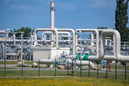 Sistemas de tuberías y válvulas en una estación receptora de gas del gasoducto Nord Stream 1 y de una estación de transferencia en Lubmin, Alemania