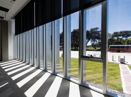 Sistemas: Frame y Parasol Exclusivo / Carpintero: Carpintería Metálica Orlando / Estudio: Rafael Viñoly Architects / Empresa Constructora: Constructora Sudamericana S.A.