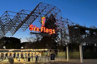 Six Flags abre vacantes para la temporada 2026 y así se puede aplicar