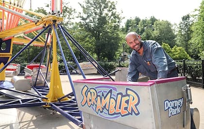 Six Flags en Arlington abrió vacantes en diferentes áreas y la edad mínima para acceder a puestos es de 15 años (SixFlags)