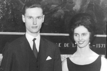 Sixto Enirque de Borbón y su hermana María Teresa, en una imagen de su juventud