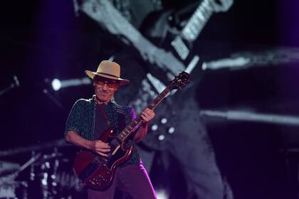 Skay y su eterna estampa de guitar hero