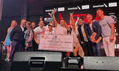 Skinny Louie recibió un cheque de US$2500 tras ser elegidos como la mejor hamburguesa, según el jurado