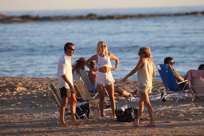 Slapka y su novio llegaron a la Mansa y disfrutaron del atardecer
