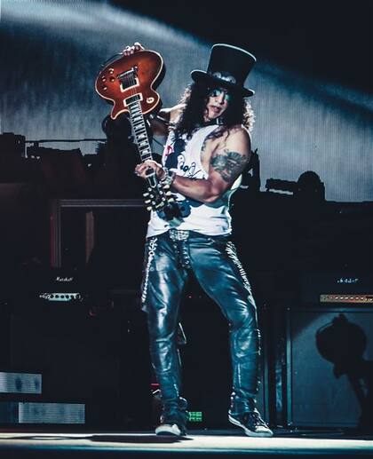 Slash arriba de un escenario argentino después de 23 años
