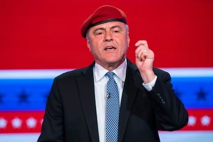 Sliwa sostuvo que la boina roja suele ser definitorio entre los votantes, por lo que decidió quitársela para algunos eventos